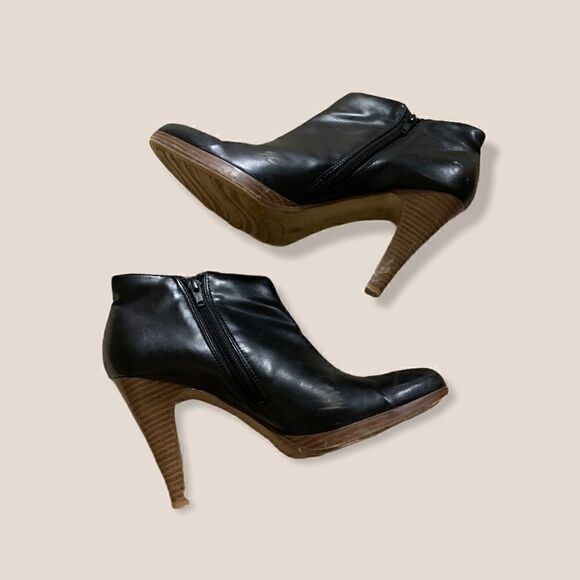 Size 8.5 Fioni Heeled Black Booties - Picture 4 of 6